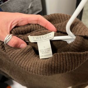 Large tweeds brown cashmere turtleneck